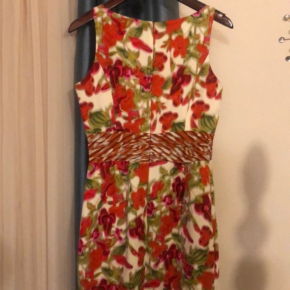 TAYLOR FLORAL DRESS, SIZE 6 - Picture 4 of 4
